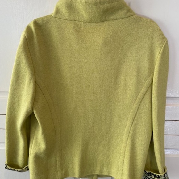 ST.JOHN COLLECTION Lime Green Sweater with Animal Print Cuffs Size 6 - Picture 5 of 7